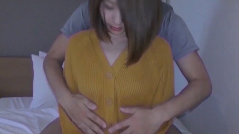 FC2-PPV-4688995 [5-day limited sale, re-edited version, thin face mosaic] A beautiful Akita wife is called out and creampied while shopping for souvenirs for her husband in a hotel in broad daylight, re-edited version FC2-PPV-4688995