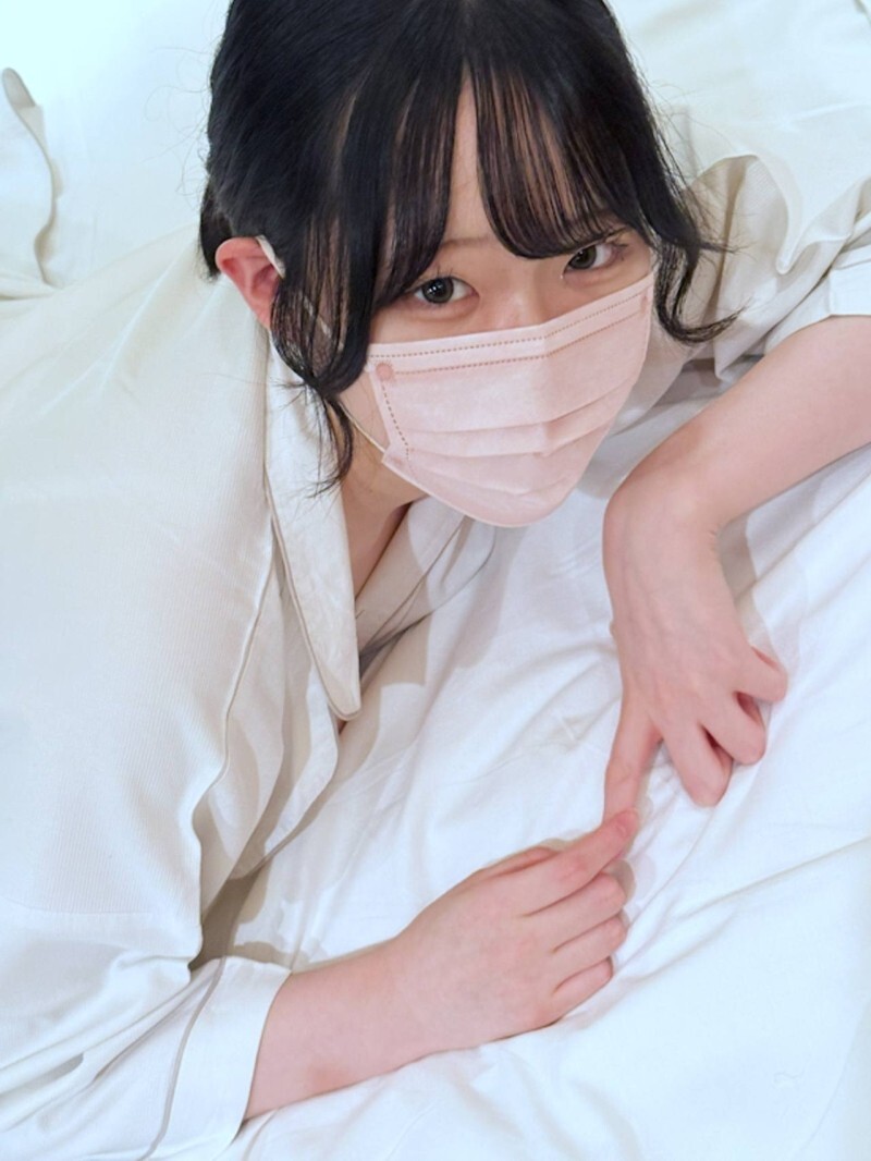 FC2-PPV-4692702 "Peeeeeeeeee♡" SSS-class fair-skinned and innocent girl takes off her underwear and cums with a vibrator♡ She is at the mercy of a creepy old man FC2-PPV-4692702