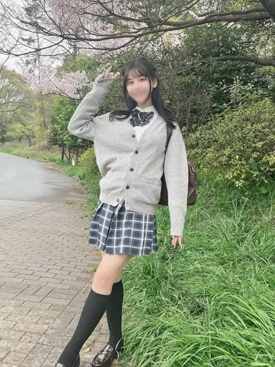FC2-PPV-4669180 Emi-chan from the tea ceremony club, 18 years old, a fair-skinned, slender beauty with hidden big breasts, gets horny in the spring weather and has sex with me. *First come, first served, high quality bonus included* FC2-PPV-4669180