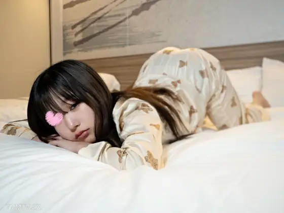 FC2-PPV-3199782 [Pajamas Monashi] Pajamas de Oma ♥ 18-year-old real teen girl ♥ Up-angle fingering is erotic and full of view ♥ The gasping voice is so cute that I feel like I'm going to have a good time FC2-PPV-3199782