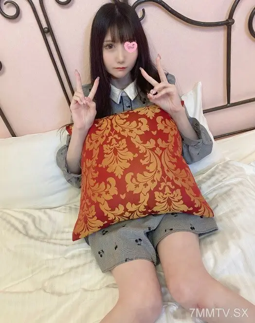 FC2-PPV-3292477 "I'm feeling good......" Mizuba soy sauce, a girl with a long black hair and a tight body. I see a small hole in a small hole in the water leaf that has been seized by a male customer. FC2-PPV-3292477
