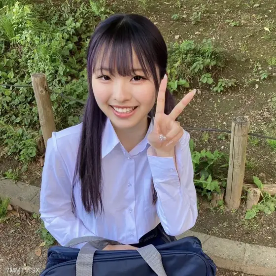 FC2-PPV-3299187 Ayu-chan, an innocent angel from the East and the West, who is 18 years old and has a radiant smile! FC2-PPV-3299187