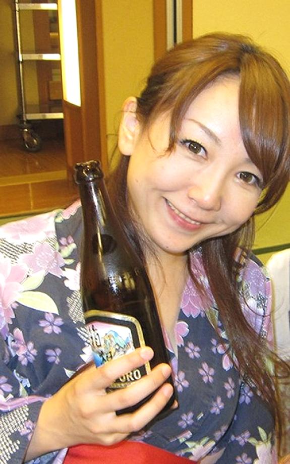 HIGH-033 I Brought An Employee Who Got Mud On A Company Trip To My Room And Fucked Her! Kirihara Azusa HIGH-033