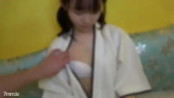 FC2-PPV-2675172 A teenage runaway girl with a feeling of sadness. The pussy is innocent while the big chestnut is growing in a fair-skinned slender figure. The pant voice does not stop at the first mass squirting in life, and a large amount of vaginal cum FC2-PPV-2675172