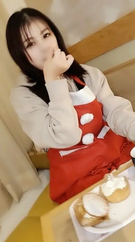 FC2-PPV-2546377 That girl who is curious about the cafe I often go to / I'm going to have a creampie in the Santa clothes I use at the shop FC2-PPV-2546377