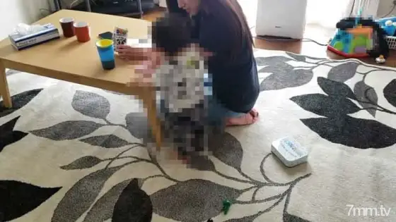 FC2-PPV-1055119 [Individual] While there are playren in the living room ... A beautiful wife who is violated while desperately enduring her voice FC2-PPV-1055119