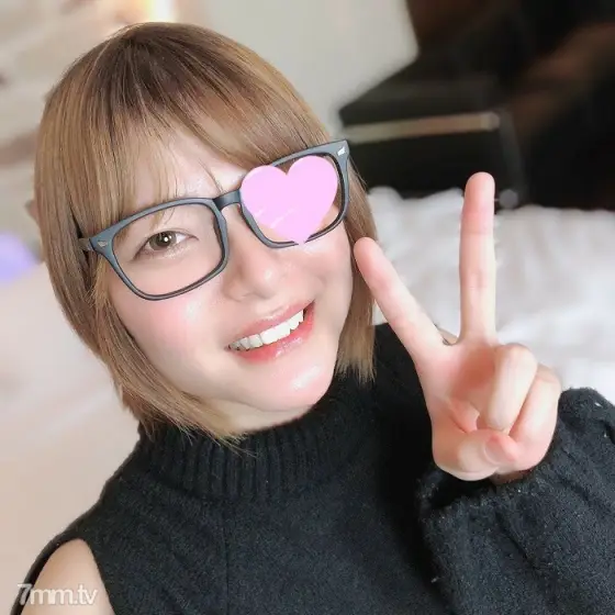 FC2-PPV-1754413 Tsubasa 20 years old A nerdy girl with a cute smile! The body is super sensitive while being shy about the etch after a long time! Pure white beautiful breasts x big ass sharp body with seeds and vaginal cum shot! FC2-PPV-1754413