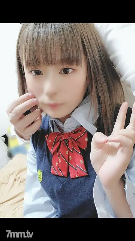 FC2-PPV-1766537 [No] ♯18-year-old friend's sister. Bring it to the room and make it look like J ○ and make a raw etch. FC2-PPV-1766537