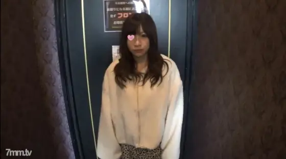 FC2-PPV-1316094 [Mo-no first shot] Apparel clerk Ami-chan, 19 years old I'm confused by the first time in my life! Gonzo! !! 【selfie】 FC2-PPV-1316094