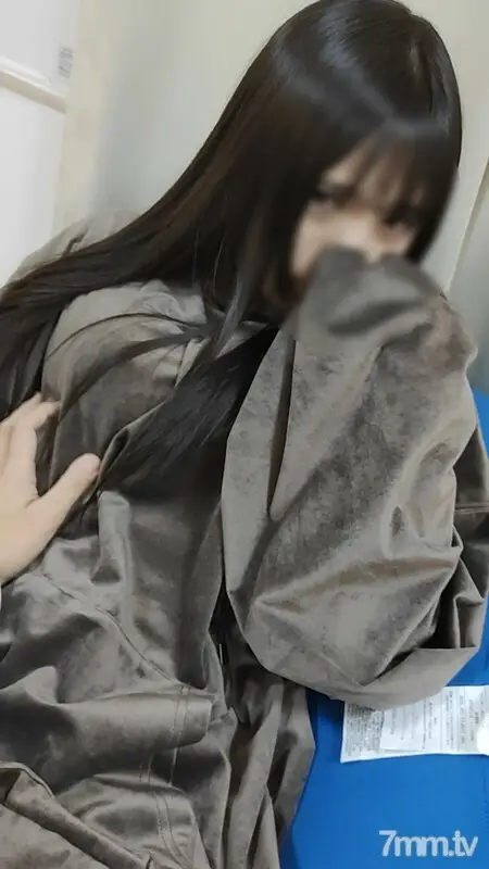 FC2-PPV-1641408 Until the 15th # Black hair F cup JD that is weak to push is brought into the room and vaginal cum shot FC2-PPV-1641408