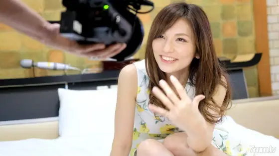 033118-242 Slender beauty with M spirit ~ Looking at the camera no matter what you do ~ 033118-242
