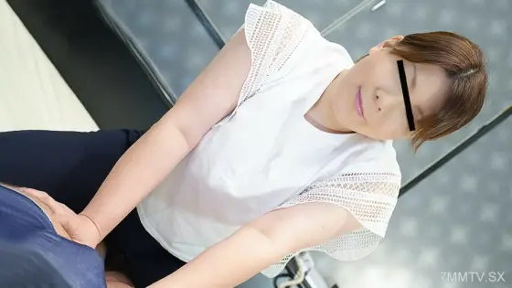 041123_828 Married Woman Visiting Masseur 041123_828