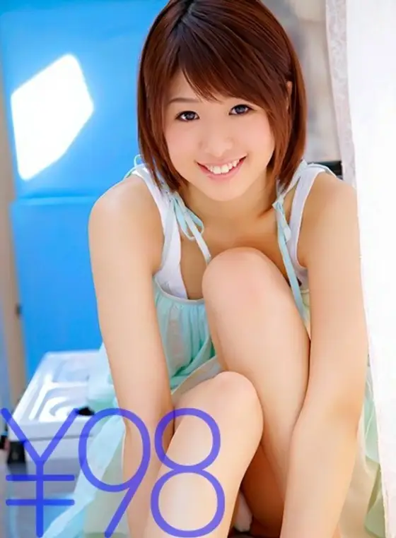 DV-1395 [Discount] Miina-chan who squeezes the semen of the cock to the end. First of all, she shakes her hips at the woman on top posture, and even if she pushes back from the bottom, she will get out of the cock with excess momentum. Nanami Kawakami Squ DV-1395