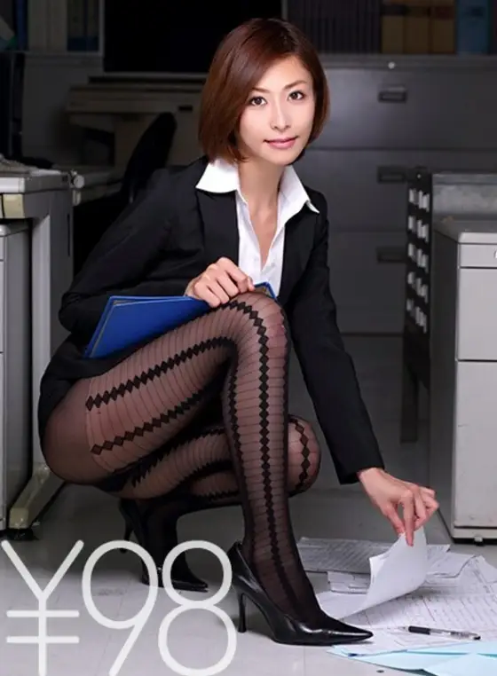 DV-1574 [Advantage] Do it with a female employee who wears H pantyhose! First of all, make plenty of blowjob, hollow out the pantyhose's mako part, insert it with a standing back and thrust it deeply. Moved to the sofa by poking harder in a face-to-f DV-1574