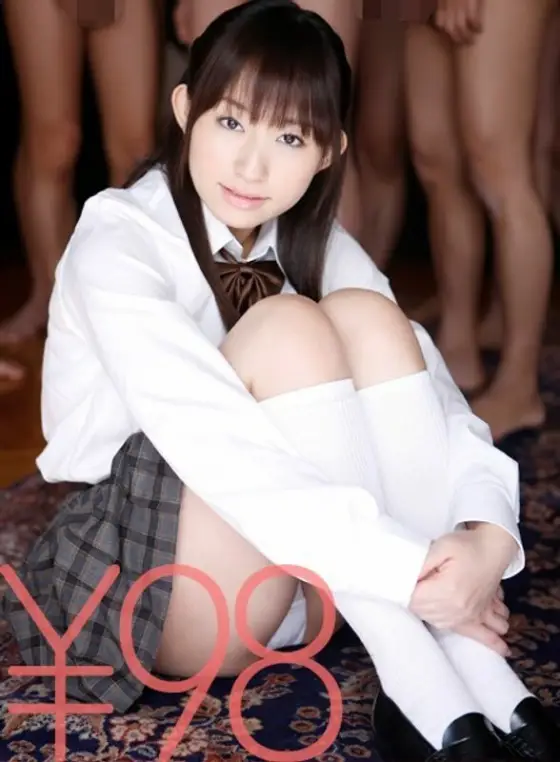SERO-026 [Special Offer] Mika-chan shows off real sex in front of 10 unpopular guys. She inserts her dick from behind in front of them. She asks one of them to open their ass to show her the connection and their anus, then she thrusts further and makes th SERO-026