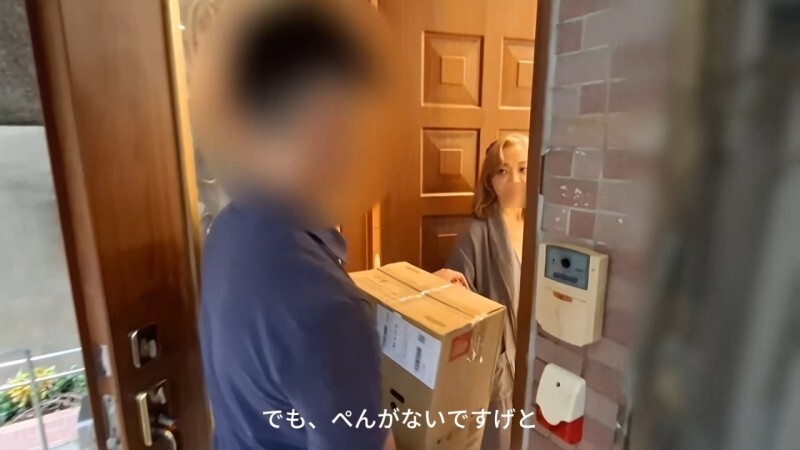 FC2-PPV-4726082 Half price until 8/1!! [Uncensored] Seducing a delivery man and having sex with him immediately! After finishing her morning chores, the wife's favorite pastime is an obscene creampie in the afternoon... FC2-PPV-4726082