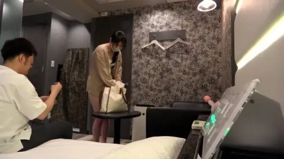FC2-PPV-4784041 [Yuina-chan x Private Shooting] When I delivered a men's massage parlor, she was so beautiful that I got down on my knees and begged her to film me... FC2-PPV-4784041