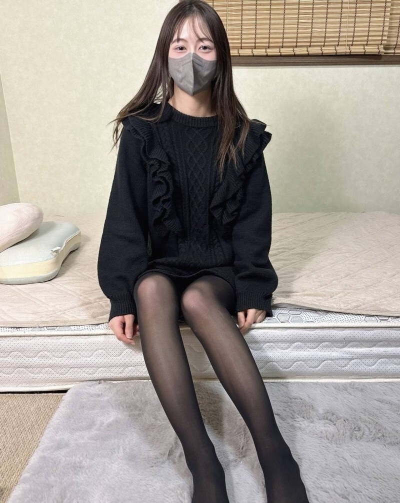 FC2-PPV-4859945 [Completely amateur & first time shooting] Experience / very / shallow / innocent and cute 20-year-old beautiful-legged slender college girl ♡ She's really shy and doesn't moan much, but when a dick is inserted...♡ FC2-PPV-4859945
