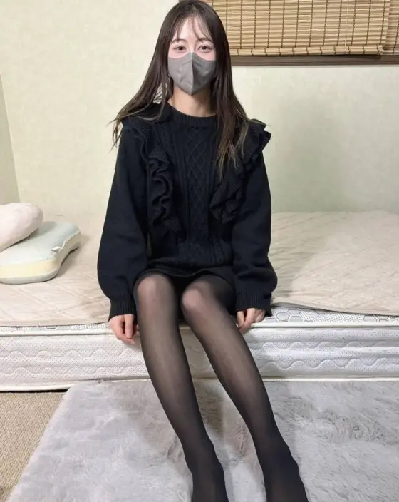 FC2-PPV-4859945 [Completely amateur & first time shooting] Experience / very / shallow / innocent and cute 20-year-old beautiful-legged slender college girl ♡ She's really shy and doesn't moan much, but when a dick is inserted...♡ FC2-PPV-4859945