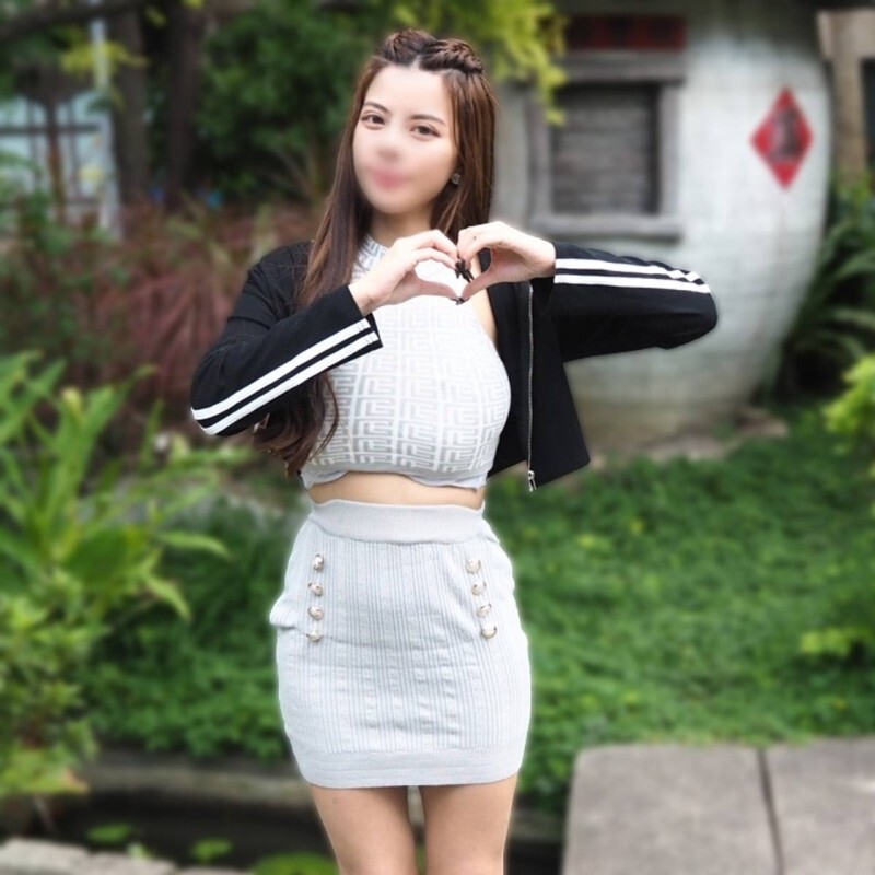 FC2-PPV-4856445 [Over 100,000 followers] A famous influencer who loves Japan! Enjoy her divine body with an amazing waist and long legs to the fullest and cum a lot during some sticky, intense sex! FC2-PPV-4856445
