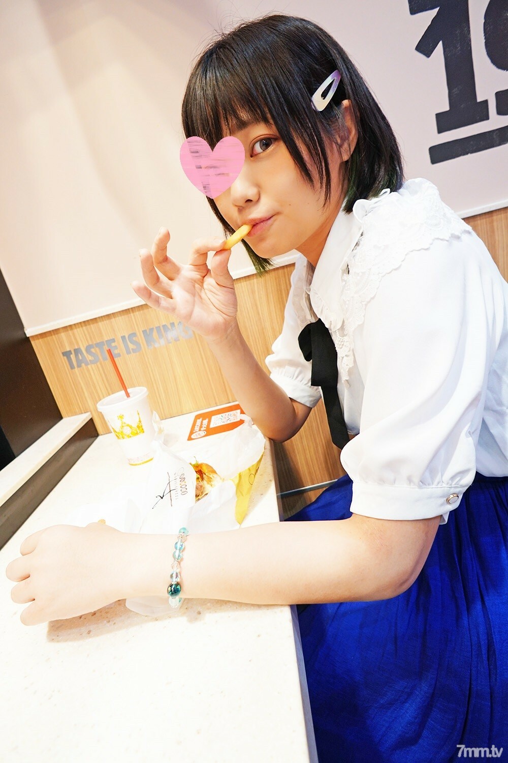 FC2-PPV-3067368 [Uncensored] [Unauthorized outflow] "Ah... I'm out ♡" A student part-time job at a popular Western restaurant is crying for the first time! Love juice overflowing from a naive dick with little experience of sex. A woman wh FC2-PPV-3067368