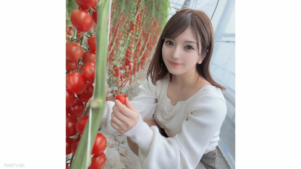 FC2-PPV-3157890 First shooting / appearance! ! Kyoga New Year 3rd limited 500pt! ! [Uncensored] Female announcer aspiring super cute present ◯ Female college student hides in the corner of the shrine and cums inside the mouth without a blowjob in the op FC2-PPV-3157890