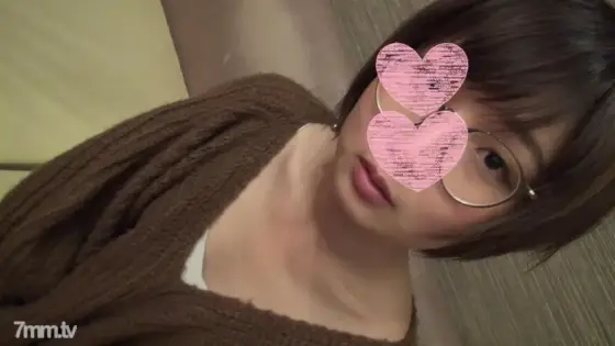 FC2-PPV-728646 First shot ♥ Complete appearance ♥ Serious tsundere glasses girl 20 years old JD cum shot ♥ "I thought I was just taking a picture ..." Contrary to the words, I made a full erection of the clitoris and dripping serious juice FC2-PPV-728646