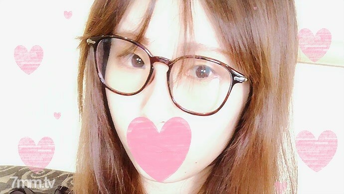 FC2-PPV-1021668 S-class neat and clean tsundere glasses girl ♥ "It feels good ... ♥" G-spot direct hit greedy masturbation and continuous squirting love juice that can not fit in the narrow vagina ♥ Rub the uterine ostium with a fine finge FC2-PPV-1021668