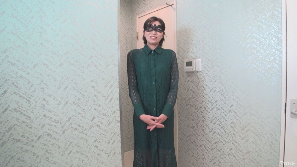 FC2-PPV-1730787 [First shot] Cum shot to a beautiful mature woman of 65 years old who is too beautiful ☆ Former midwife A married woman with outstanding style calls her husband during sex and cum shot "I am 65 years old, but I want to shine again a FC2-PPV-1730787